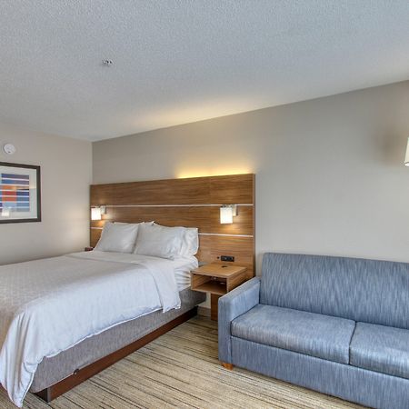 Holiday Inn Express Hotel & Suites Oshkosh - State Route 41 By Ihg Εξωτερικό φωτογραφία