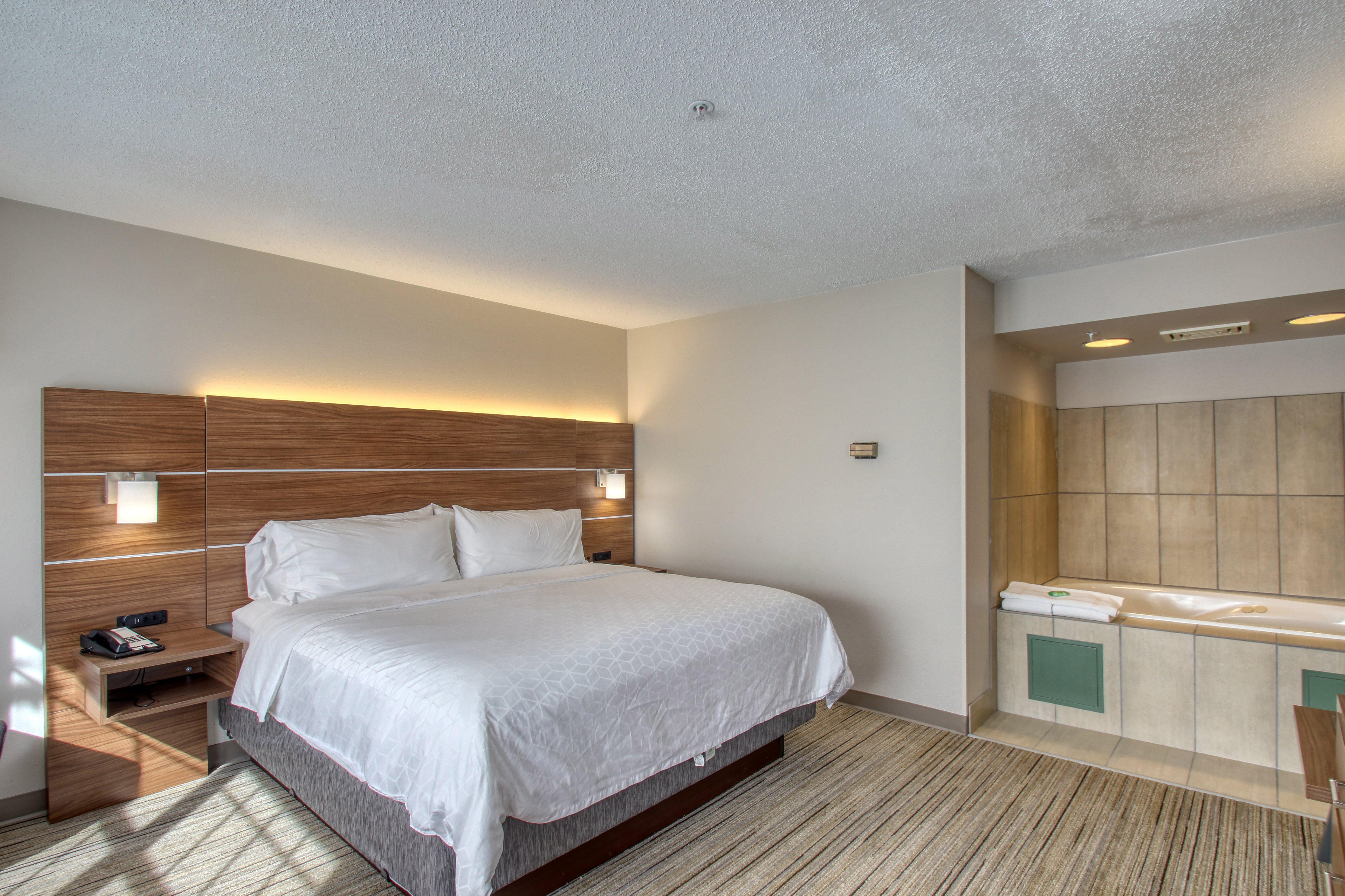 Holiday Inn Express Hotel & Suites Oshkosh - State Route 41 By Ihg Εξωτερικό φωτογραφία