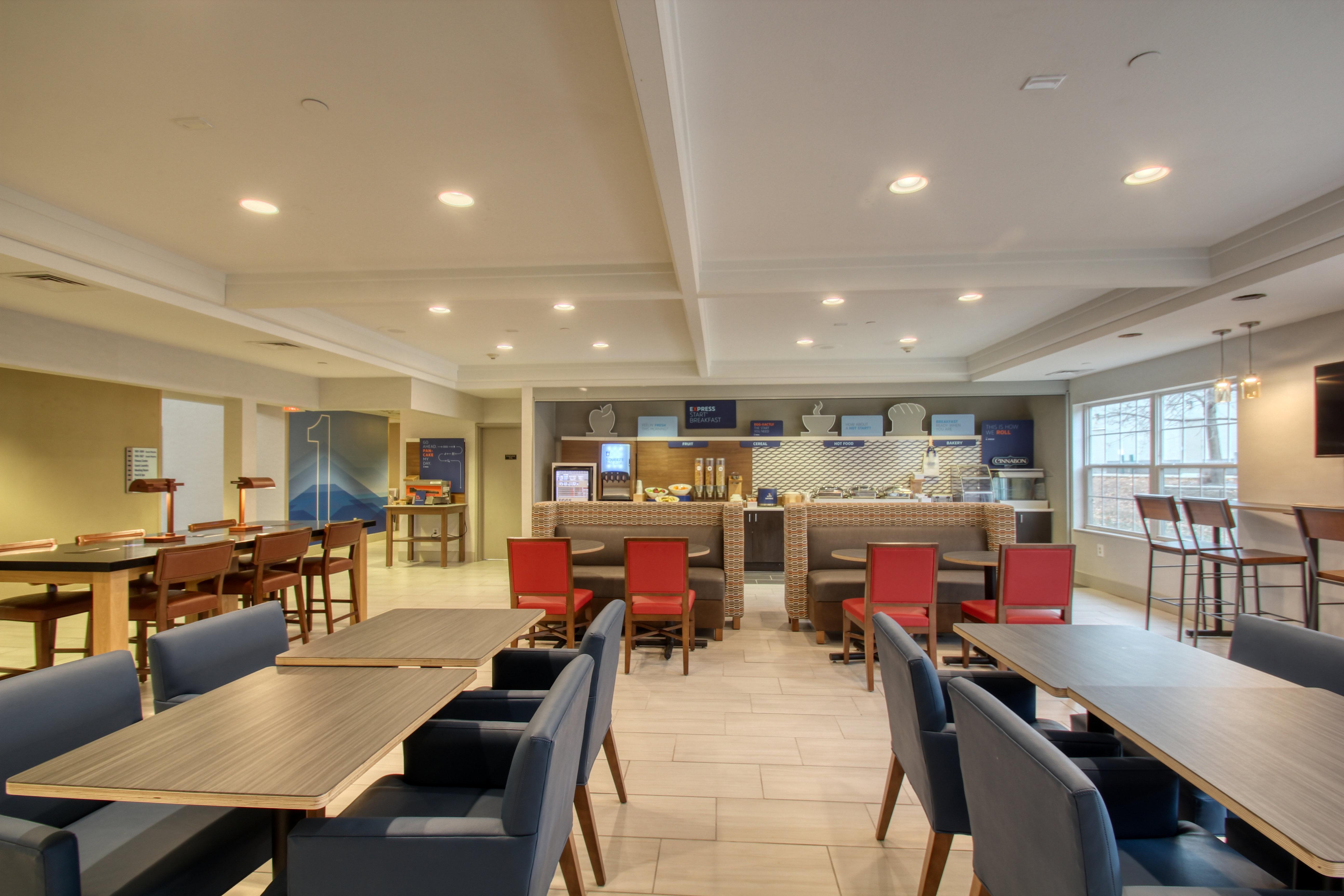 Holiday Inn Express Hotel & Suites Oshkosh - State Route 41 By Ihg Εξωτερικό φωτογραφία