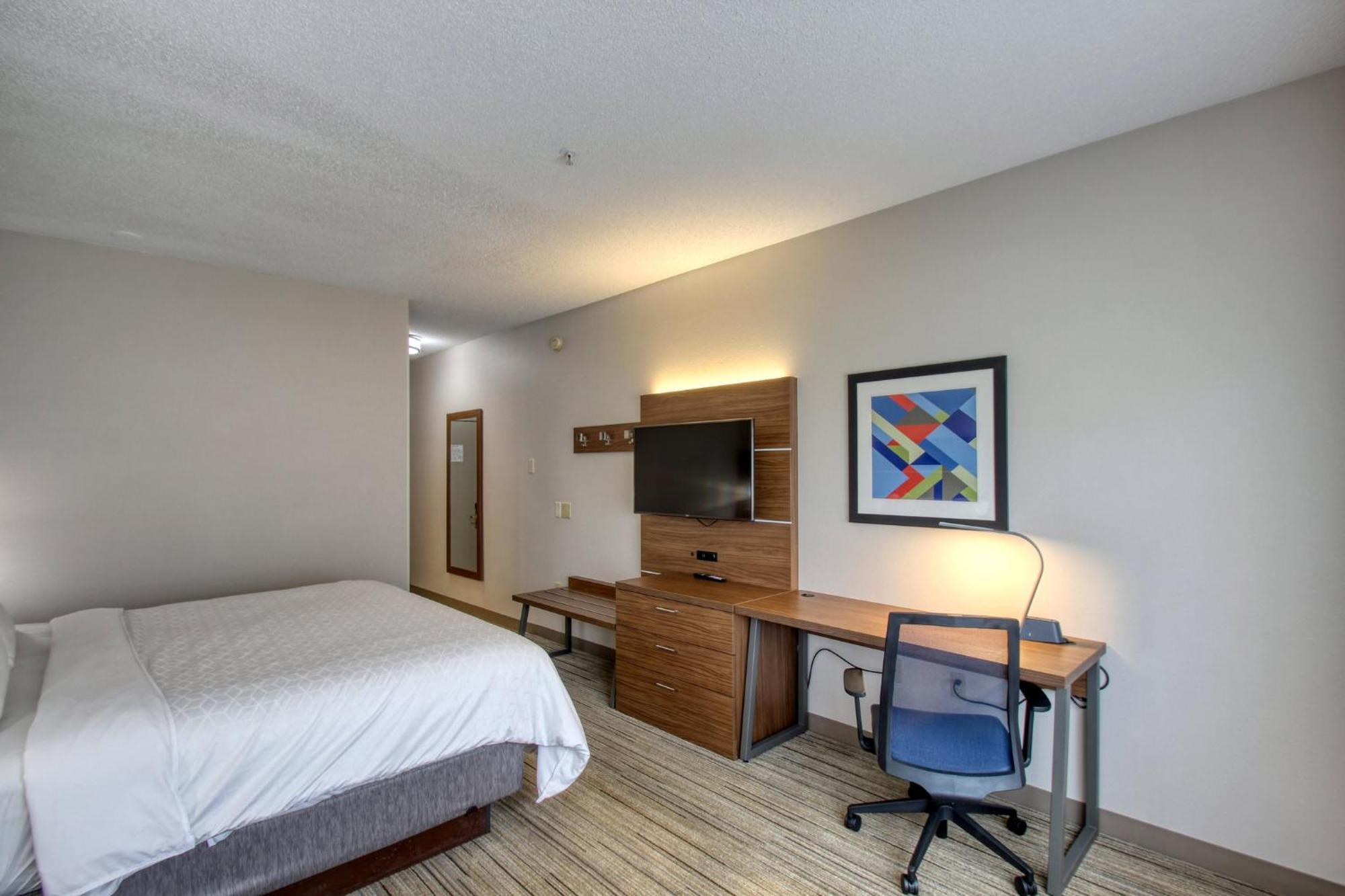 Holiday Inn Express Hotel & Suites Oshkosh - State Route 41 By Ihg Εξωτερικό φωτογραφία