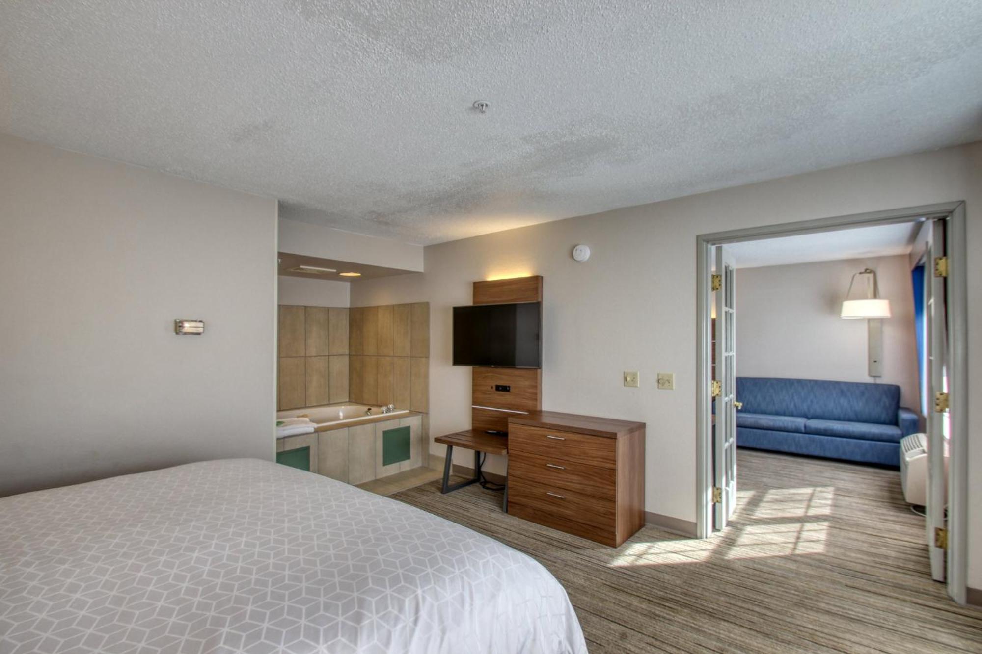 Holiday Inn Express Hotel & Suites Oshkosh - State Route 41 By Ihg Εξωτερικό φωτογραφία