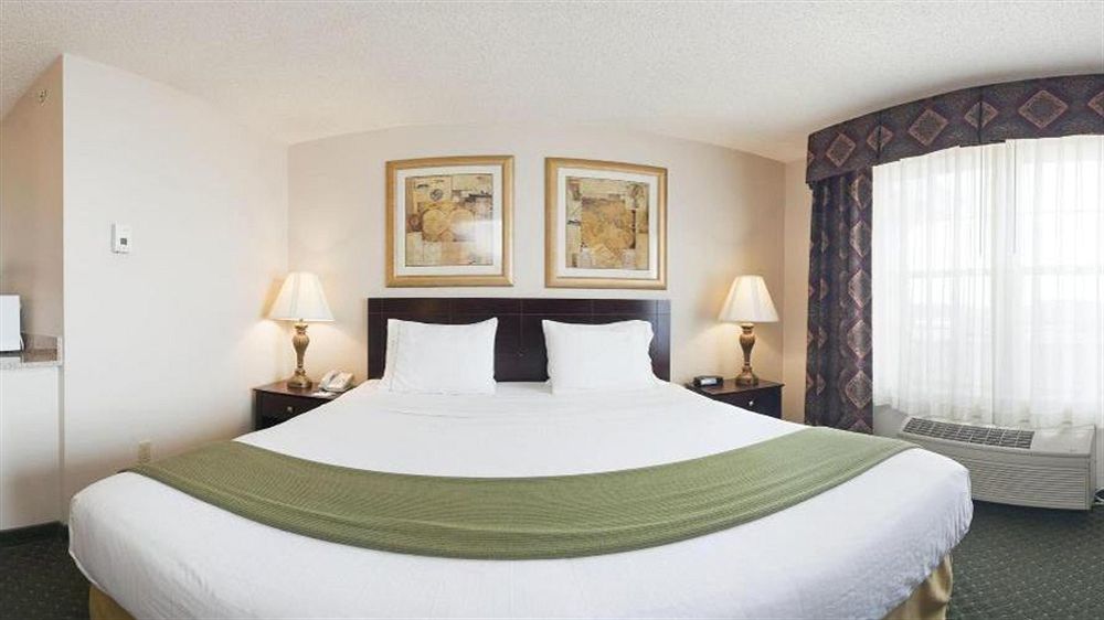 Holiday Inn Express Hotel & Suites Oshkosh - State Route 41 By Ihg Εξωτερικό φωτογραφία