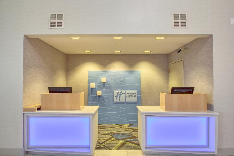 Holiday Inn Express Hotel & Suites Oshkosh - State Route 41 By Ihg Εξωτερικό φωτογραφία
