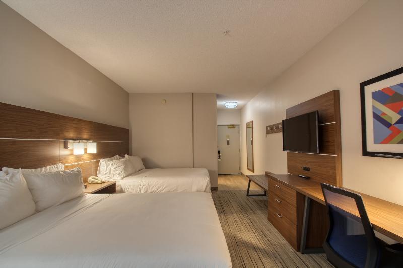 Holiday Inn Express Hotel & Suites Oshkosh - State Route 41 By Ihg Εξωτερικό φωτογραφία