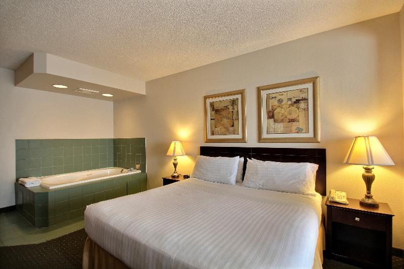 Holiday Inn Express Hotel & Suites Oshkosh - State Route 41 By Ihg Εξωτερικό φωτογραφία