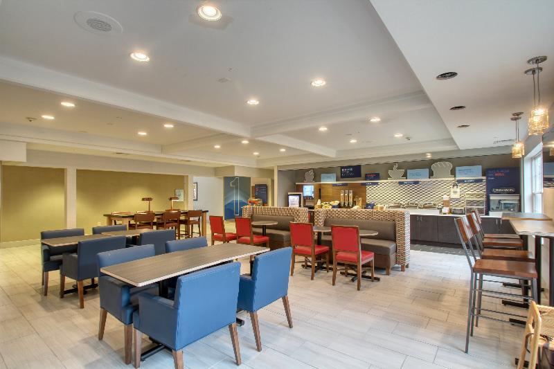 Holiday Inn Express Hotel & Suites Oshkosh - State Route 41 By Ihg Εξωτερικό φωτογραφία