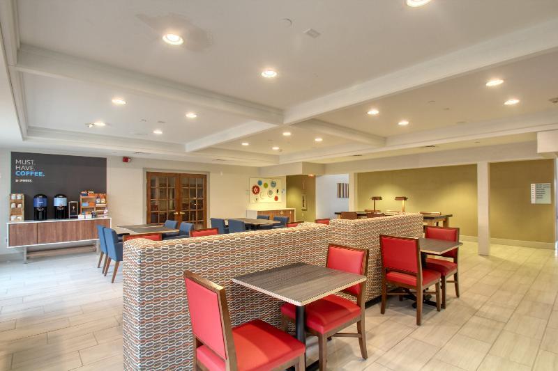 Holiday Inn Express Hotel & Suites Oshkosh - State Route 41 By Ihg Εξωτερικό φωτογραφία